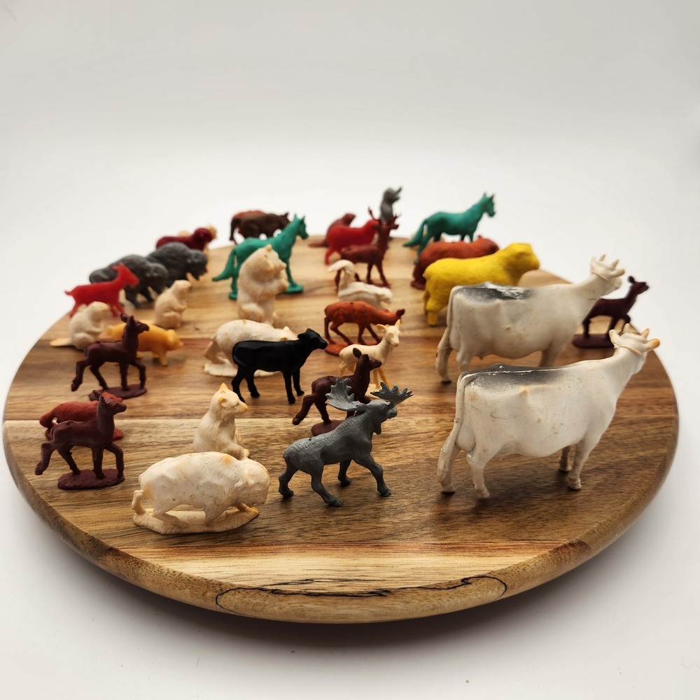 Vintage Plastic Animal Figurine Lot Cows Horses Deer Bears Buffalo 35pc Toy Set‎ - Picture 3 of 9